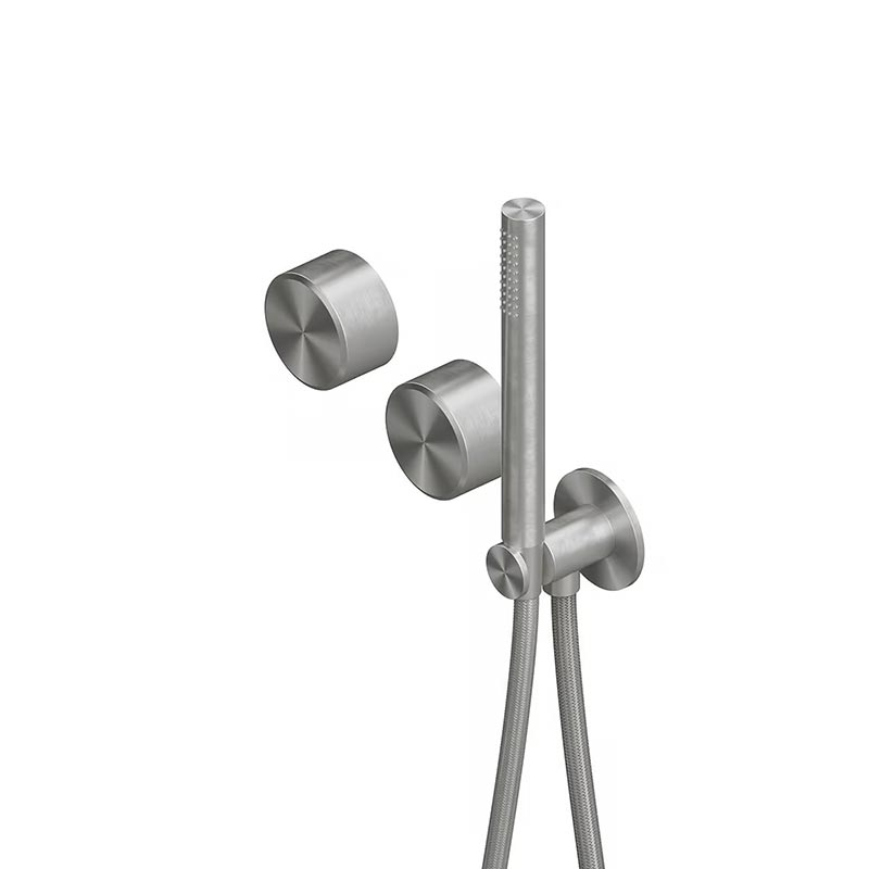 QuadroDesign STEREO 1668AS Группа смесителей из стены с прогрессивными картриджами на 2 потребителя с ручным душем, держателем, выпуском,шлангом 1500 мм, цвет Brushed Stainless Steel